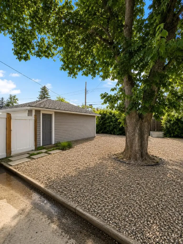 10124 110 Avenue Grande Prairie AB T8V 1S6