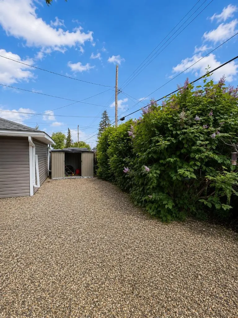 10124 110 Avenue Grande Prairie AB T8V 1S6