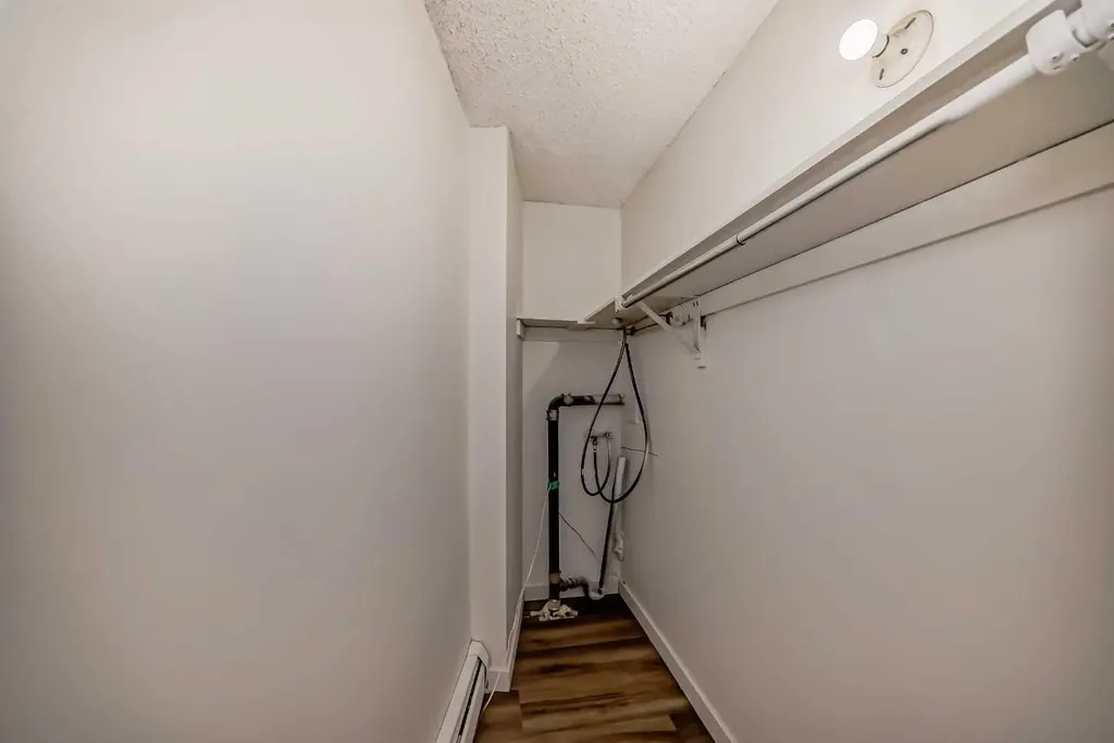 110 2 Avenue SE Calgary AB T2G 0B3