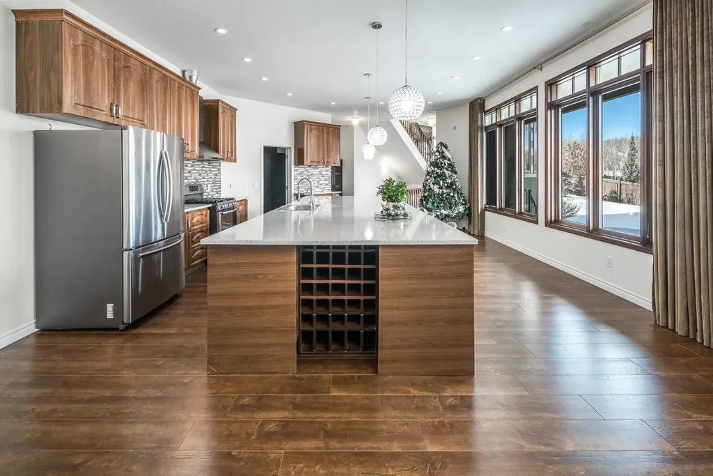 5 Elveden Point SW Calgary AB T3H 3X8