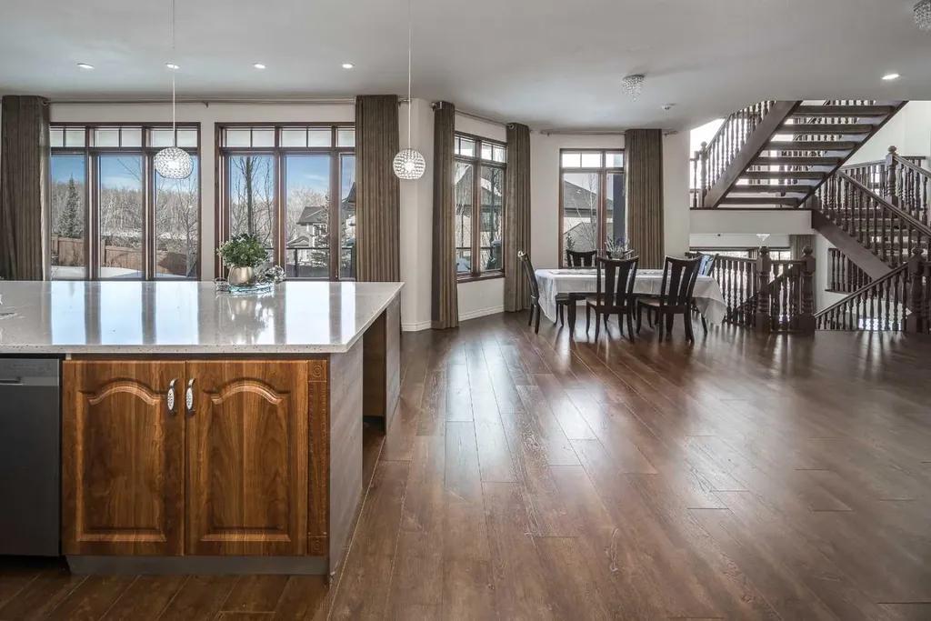 5 Elveden Point SW Calgary AB T3H 3X8