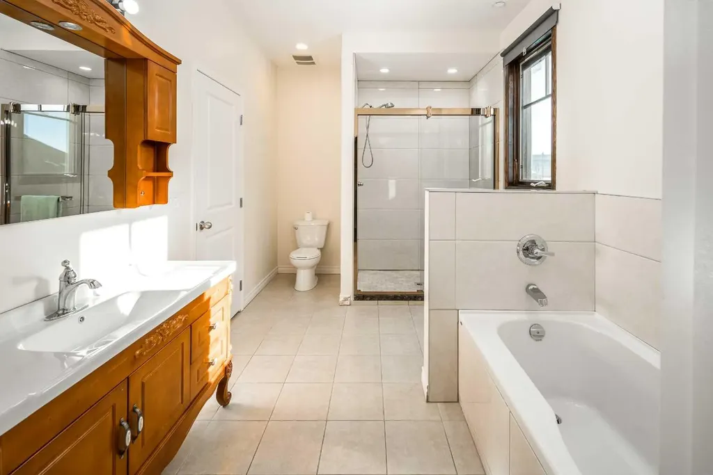 5 Elveden Point SW Calgary AB T3H 3X8