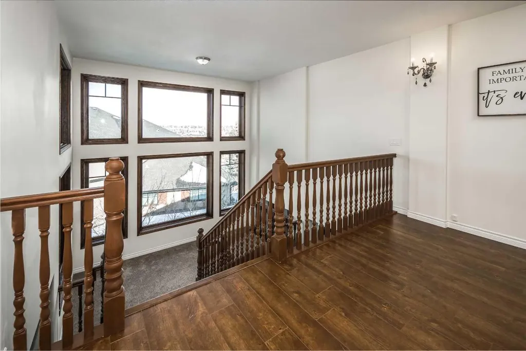 5 Elveden Point SW Calgary AB T3H 3X8