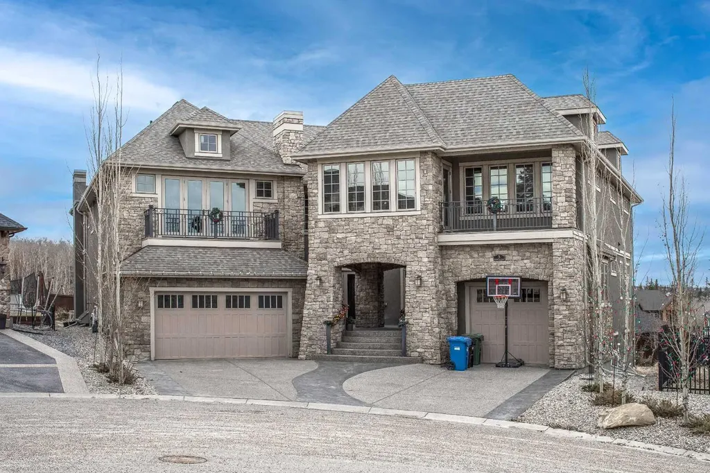 5 Elveden Point SW Calgary AB T3H 3X8