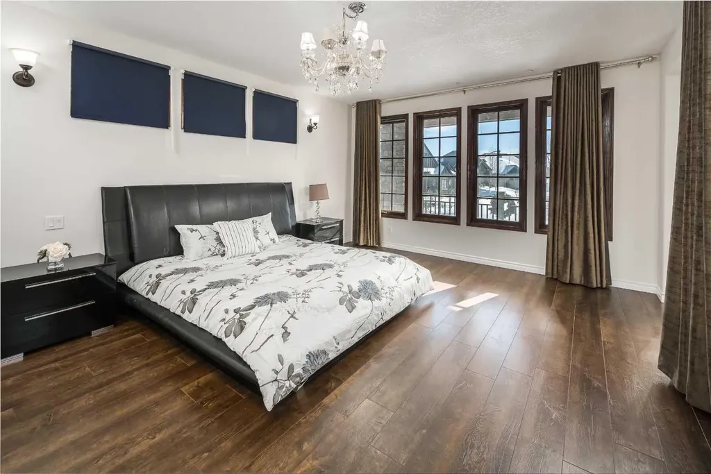 5 Elveden Point SW Calgary AB T3H 3X8