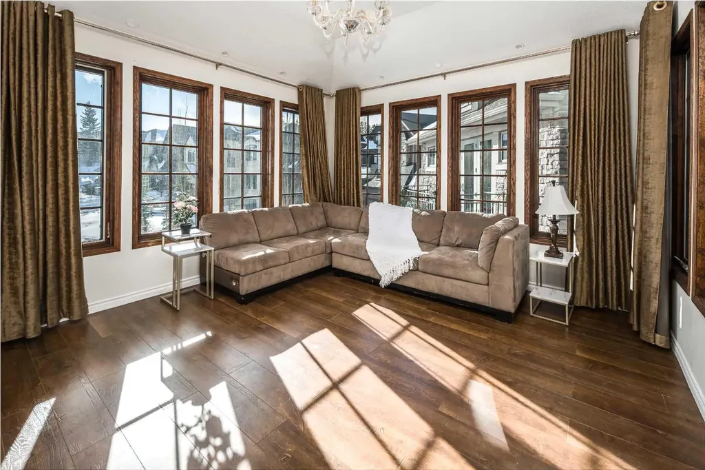 5 Elveden Point SW Calgary AB T3H 3X8