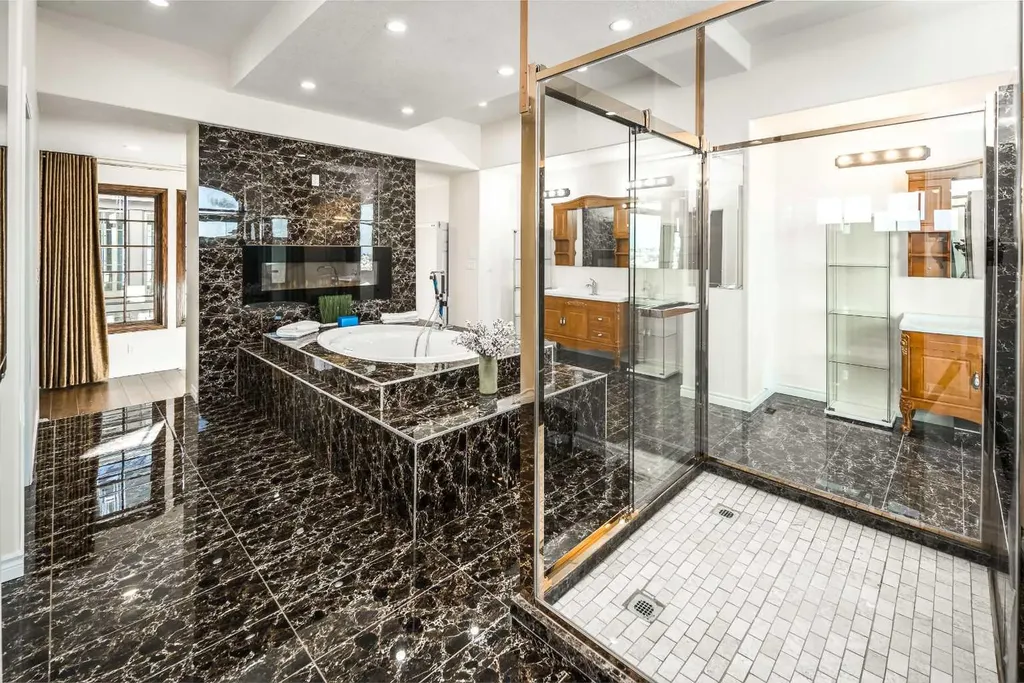 5 Elveden Point SW Calgary AB T3H 3X8