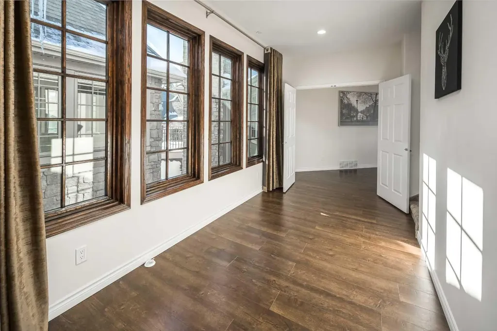 5 Elveden Point SW Calgary AB T3H 3X8