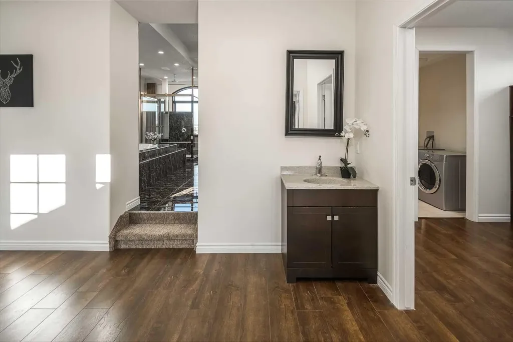 5 Elveden Point SW Calgary AB T3H 3X8