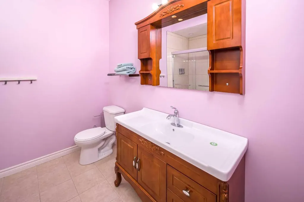5 Elveden Point SW Calgary AB T3H 3X8