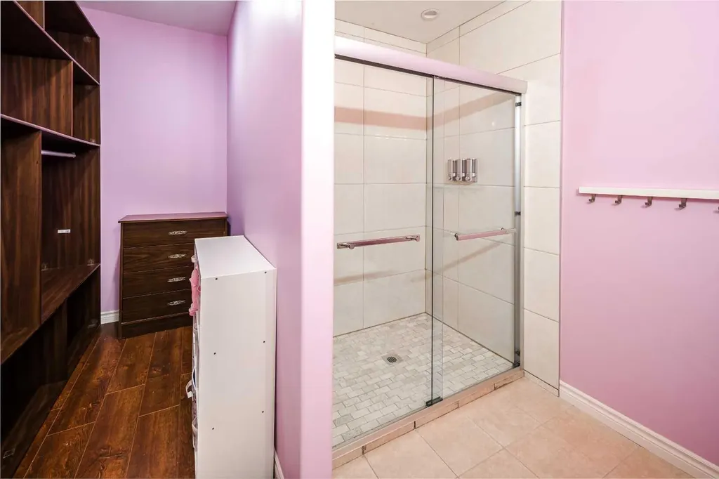 5 Elveden Point SW Calgary AB T3H 3X8
