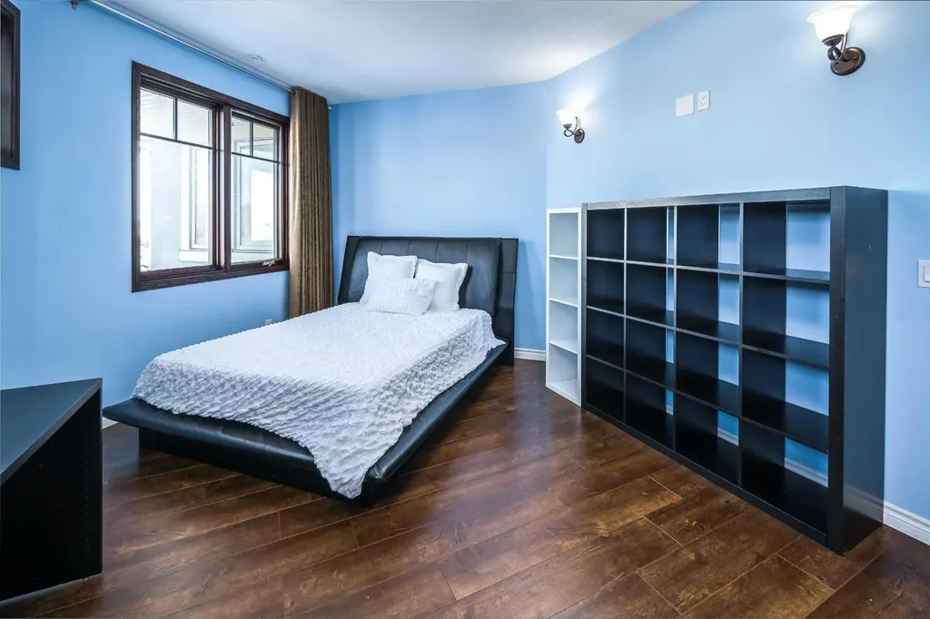 5 Elveden Point SW Calgary AB T3H 3X8