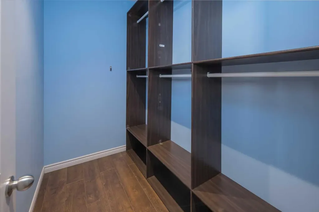 5 Elveden Point SW Calgary AB T3H 3X8