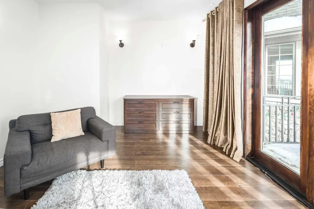 5 Elveden Point SW Calgary AB T3H 3X8