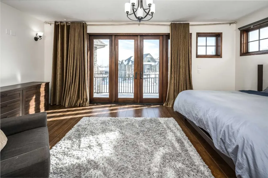 5 Elveden Point SW Calgary AB T3H 3X8