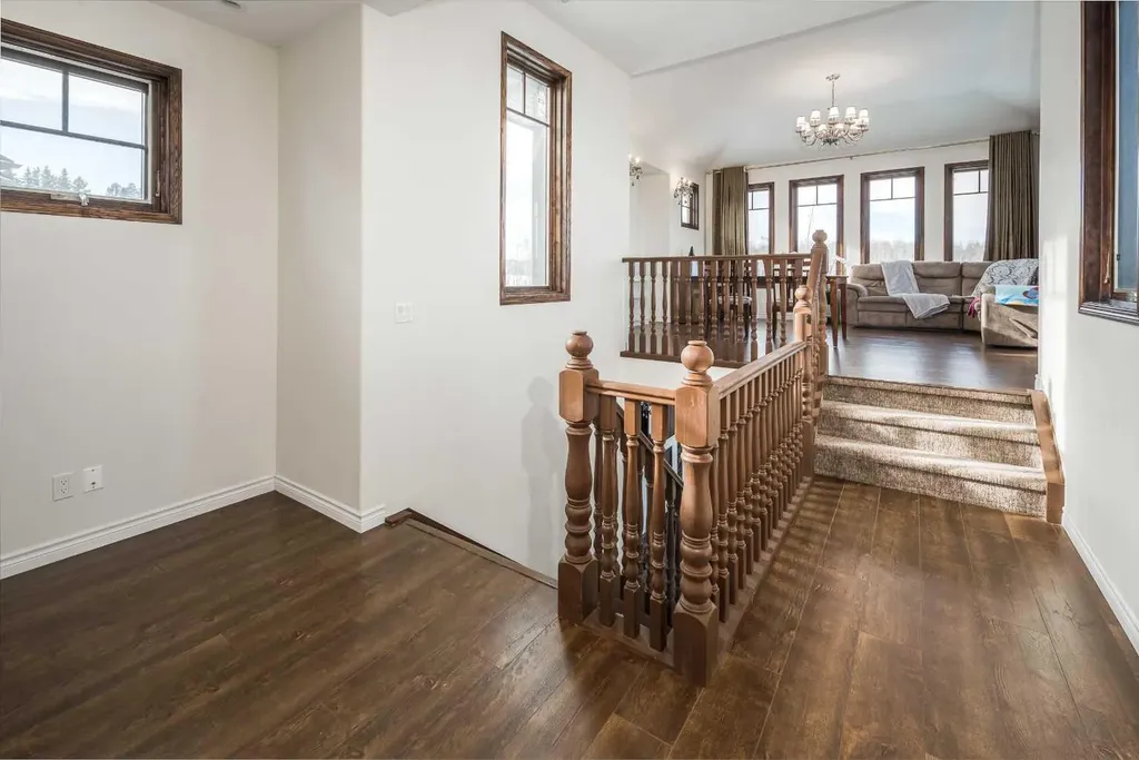 5 Elveden Point SW Calgary AB T3H 3X8