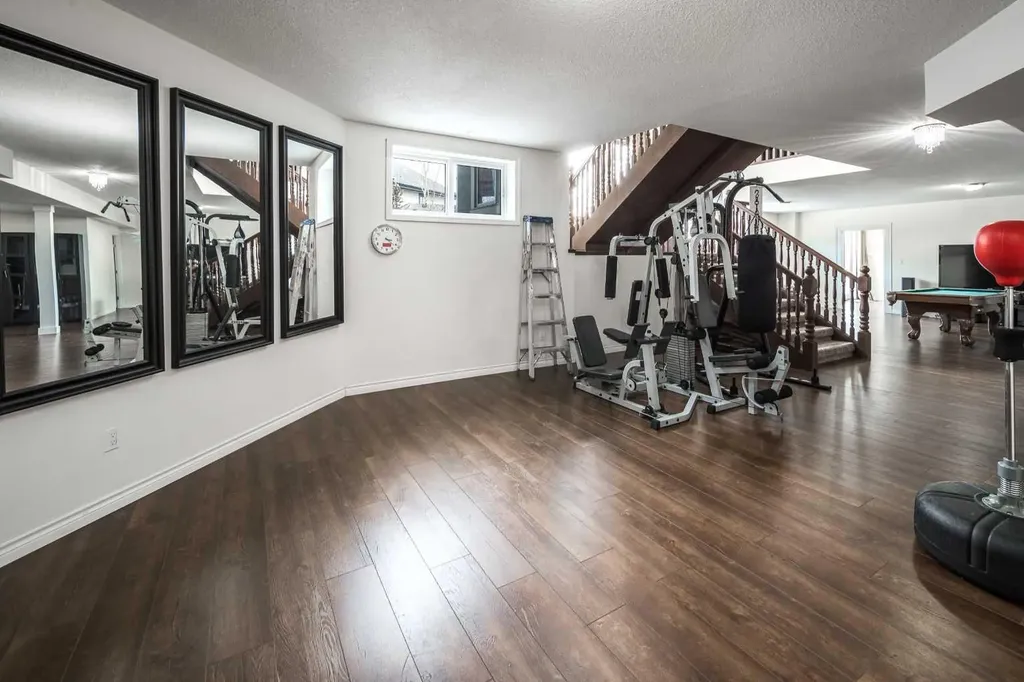 5 Elveden Point SW Calgary AB T3H 3X8