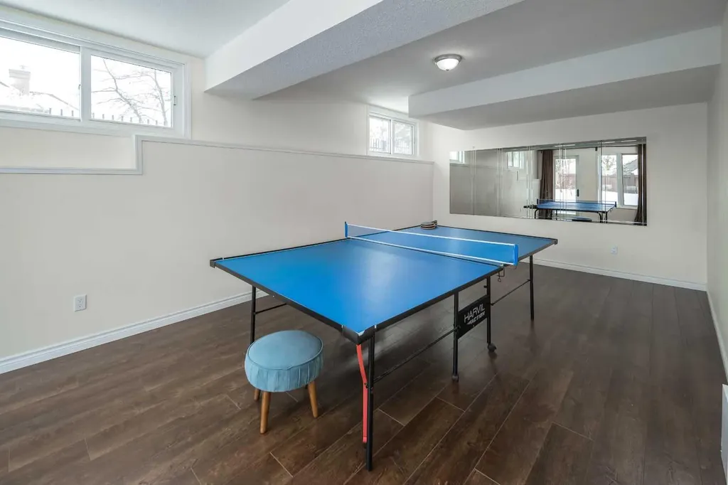 5 Elveden Point SW Calgary AB T3H 3X8