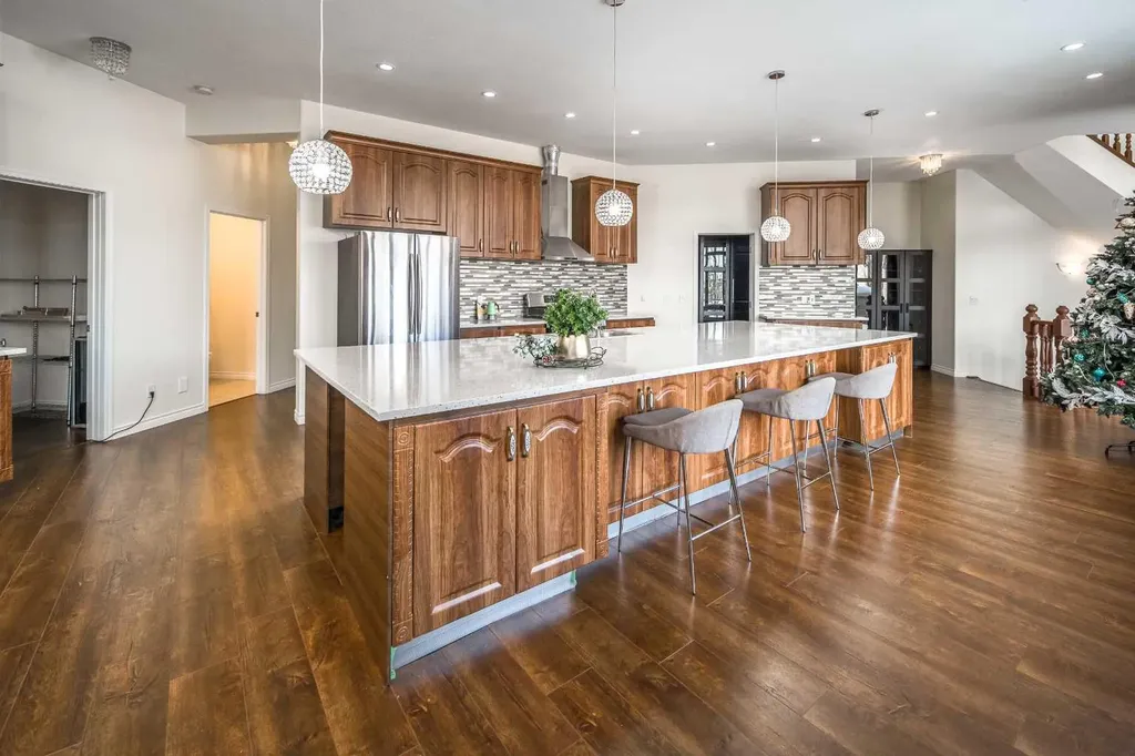 5 Elveden Point SW Calgary AB T3H 3X8