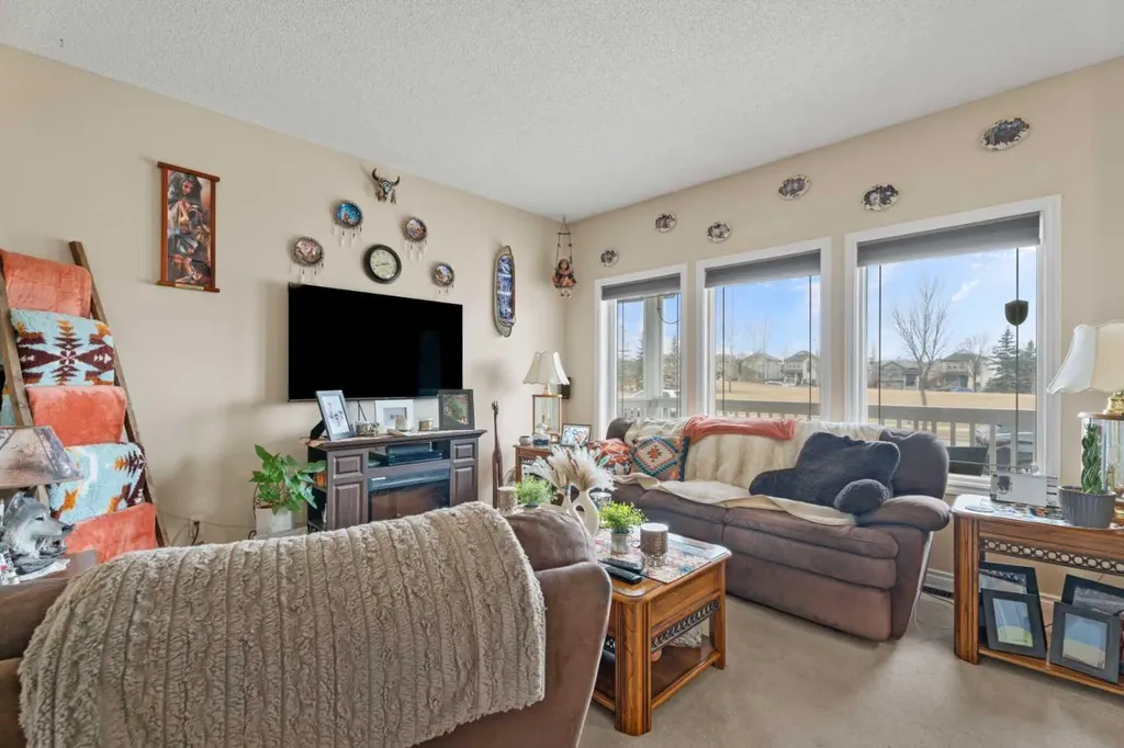 40 Cimarron Grove Drive Okotoks AB T1S 2H1