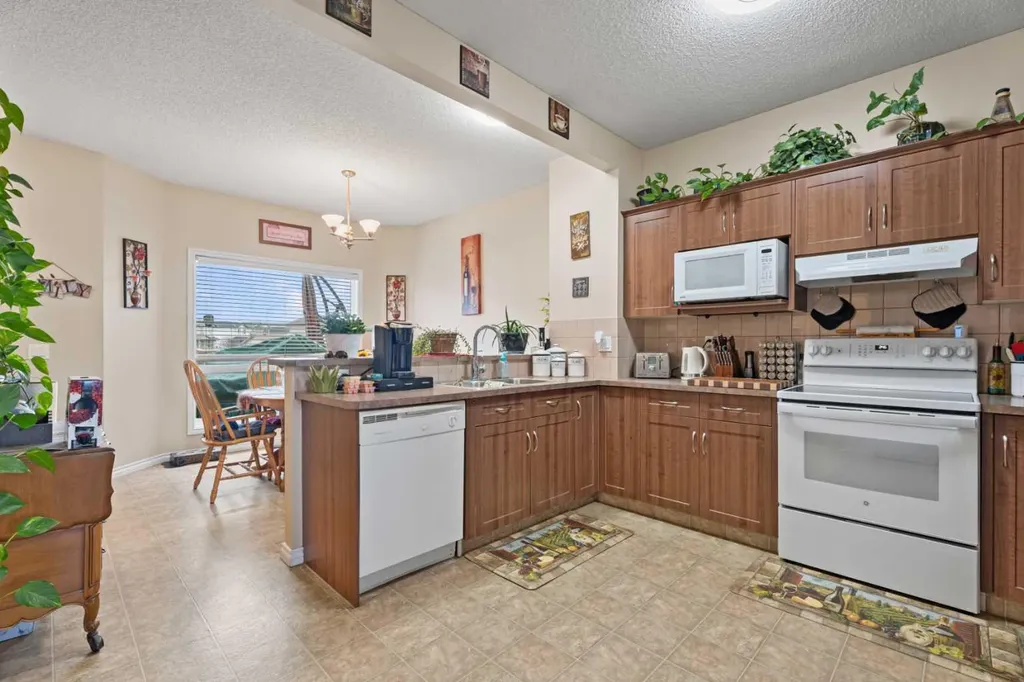 40 Cimarron Grove Drive Okotoks AB T1S 2H1