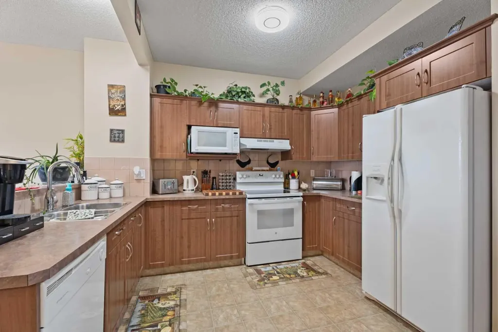40 Cimarron Grove Drive Okotoks AB T1S 2H1