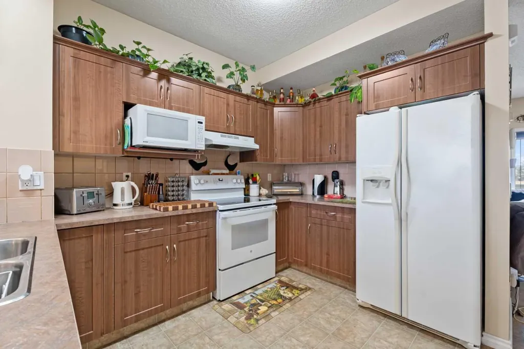 40 Cimarron Grove Drive Okotoks AB T1S 2H1