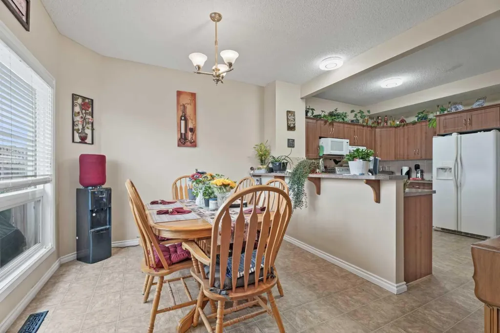 40 Cimarron Grove Drive Okotoks AB T1S 2H1