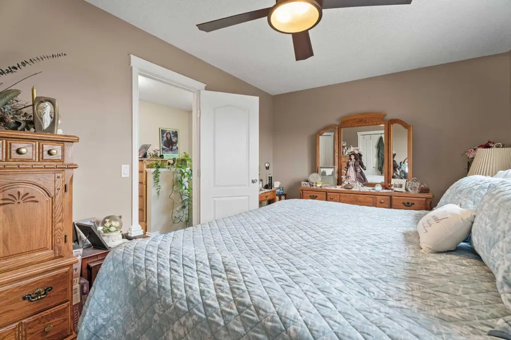 40 Cimarron Grove Drive Okotoks AB T1S 2H1