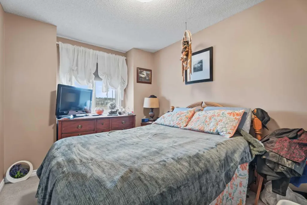 40 Cimarron Grove Drive Okotoks AB T1S 2H1