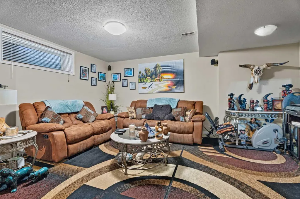 40 Cimarron Grove Drive Okotoks AB T1S 2H1
