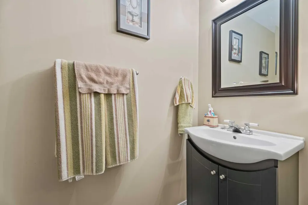 40 Cimarron Grove Drive Okotoks AB T1S 2H1