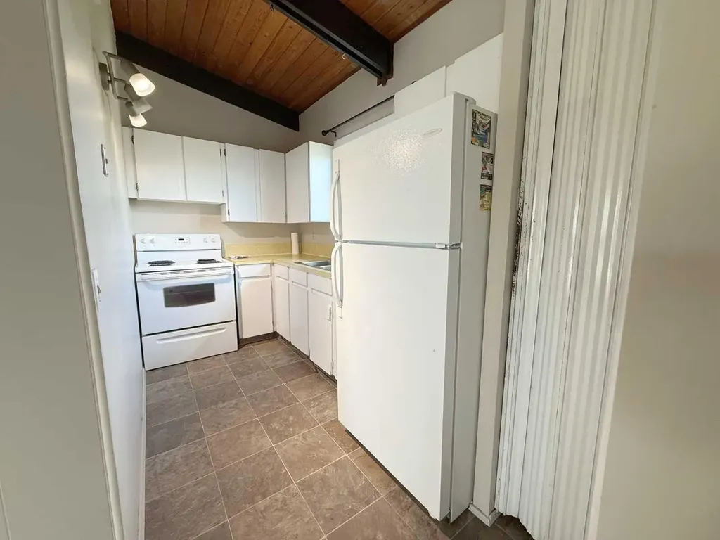 92 Queen Isabella Close SE Calgary AB T2J 3R1