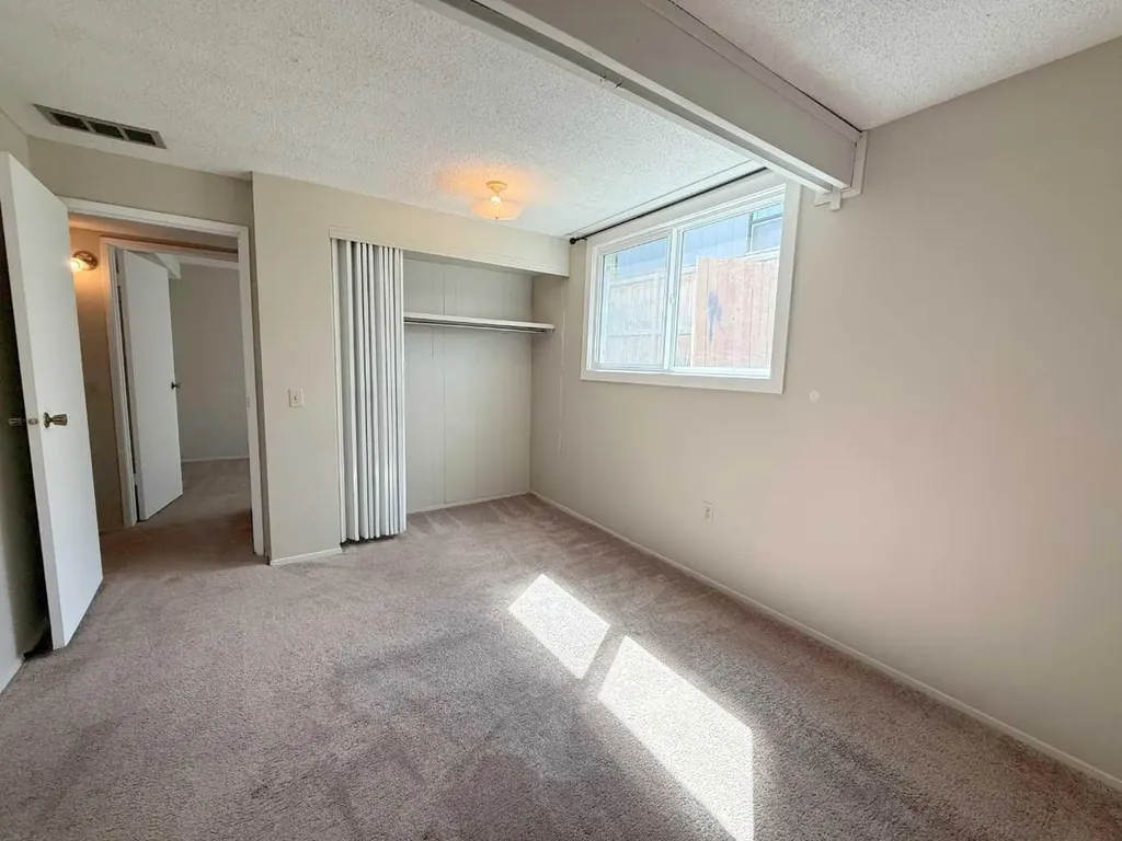 92 Queen Isabella Close SE Calgary AB T2J 3R1