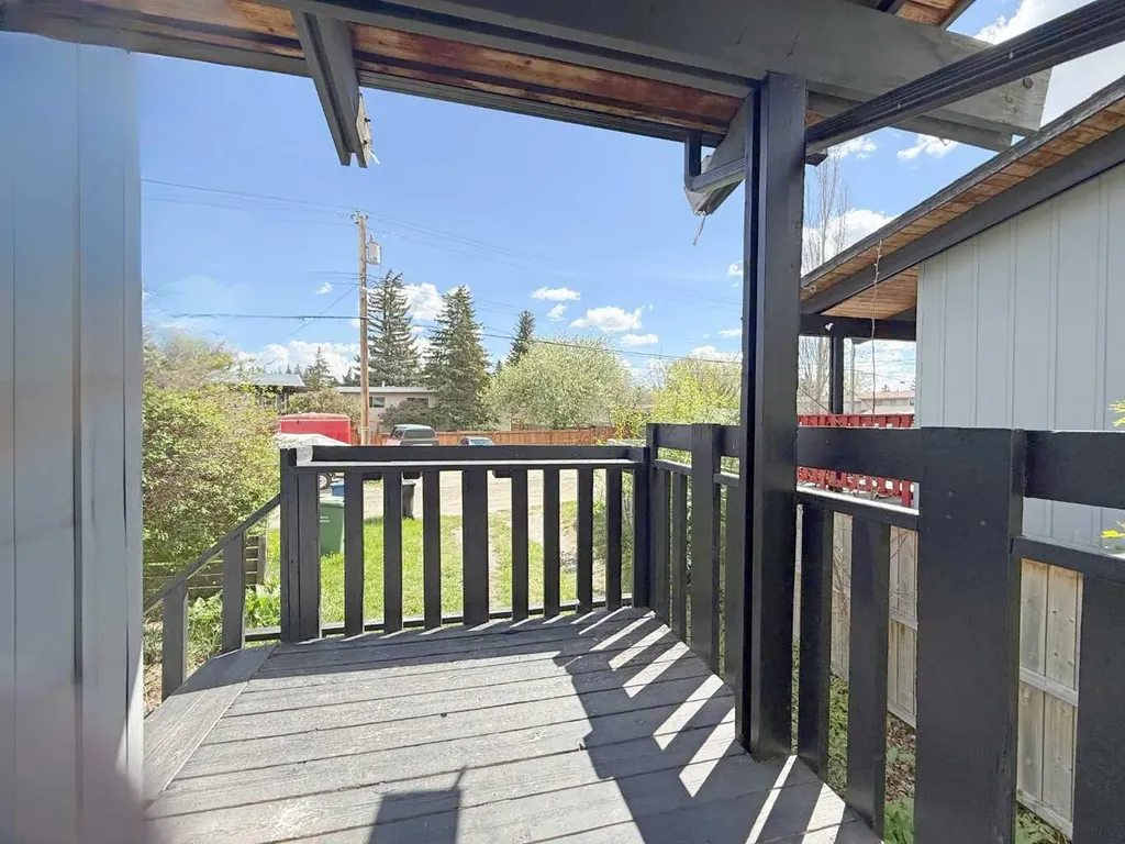92 Queen Isabella Close SE Calgary AB T2J 3R1