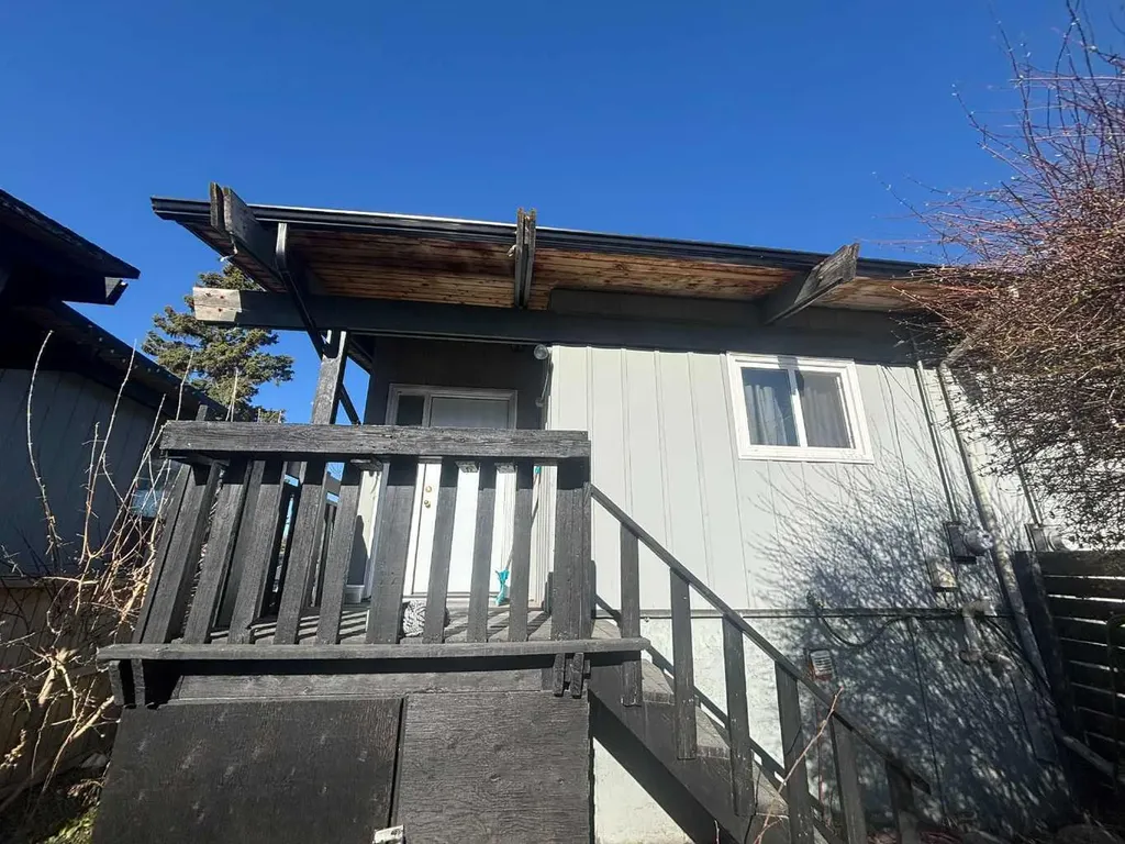 92 Queen Isabella Close SE Calgary AB T2J 3R1
