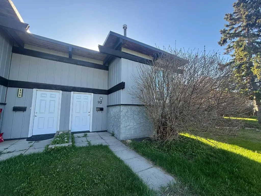 92 Queen Isabella Close SE Calgary AB T2J 3R1