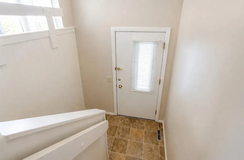 92 Queen Isabella Close SE Calgary AB T2J 3R1