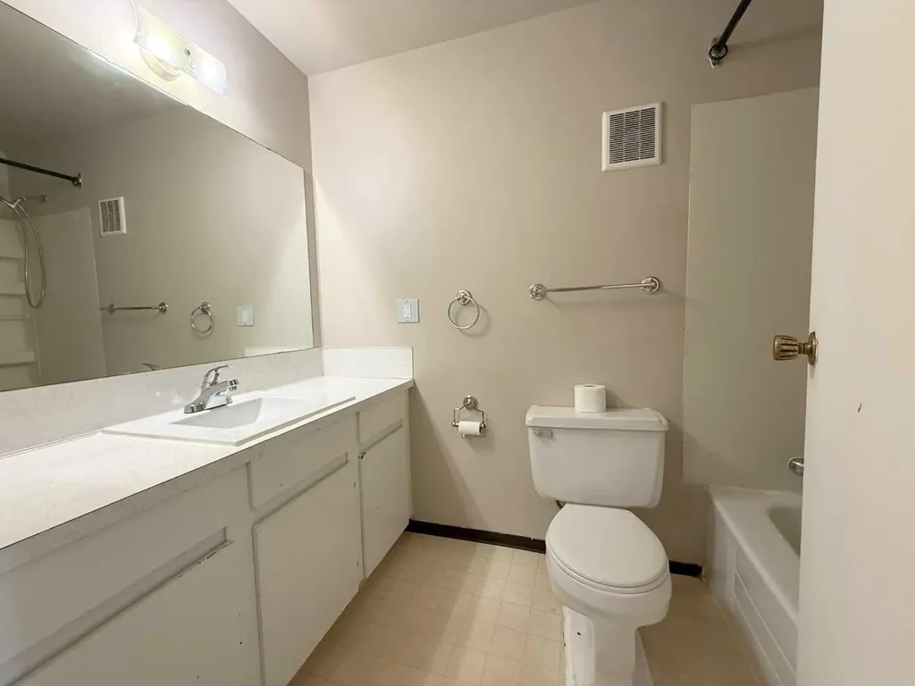 92 Queen Isabella Close SE Calgary AB T2J 3R1