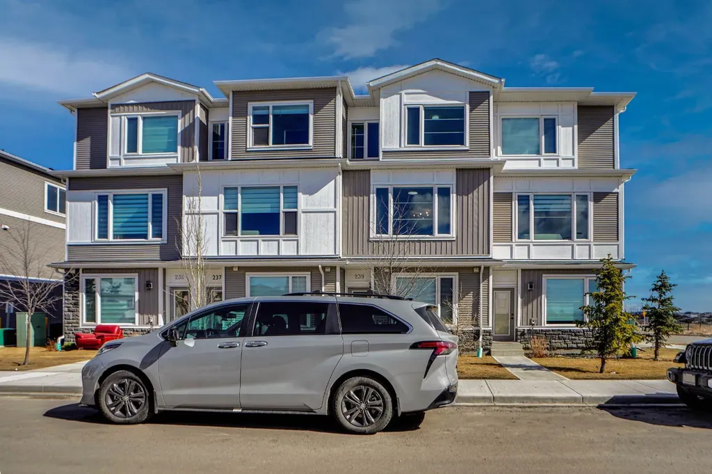 239 Saddlepeace Crescent NE Calgary AB T3J5S6