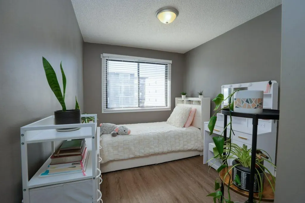 630 57 Avenue SW Calgary AB T2V 0H4