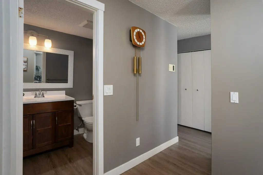 630 57 Avenue SW Calgary AB T2V 0H4