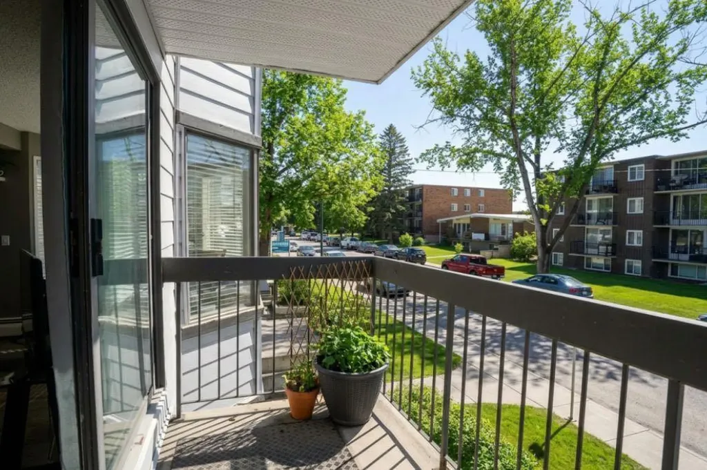 630 57 Avenue SW Calgary AB T2V 0H4