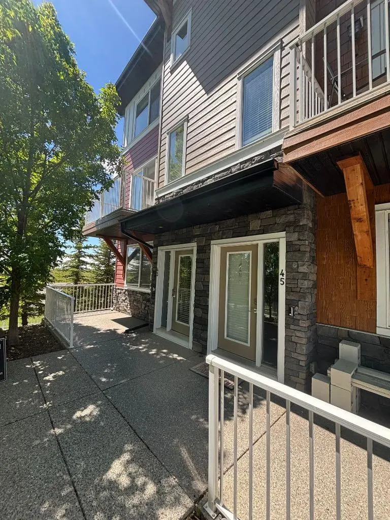 111 Rainbow Falls Gate Chestermere AB T1X 0Z5