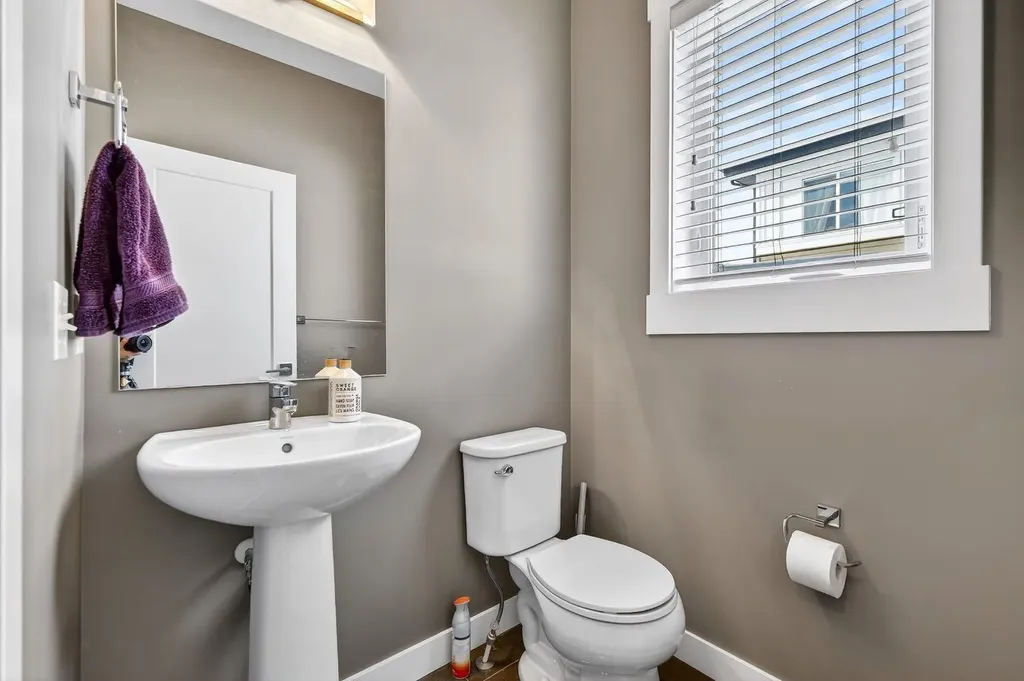 111 Rainbow Falls Gate Chestermere AB T1X 0Z5