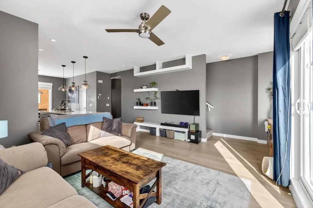 111 Rainbow Falls Gate Chestermere AB T1X 0Z5