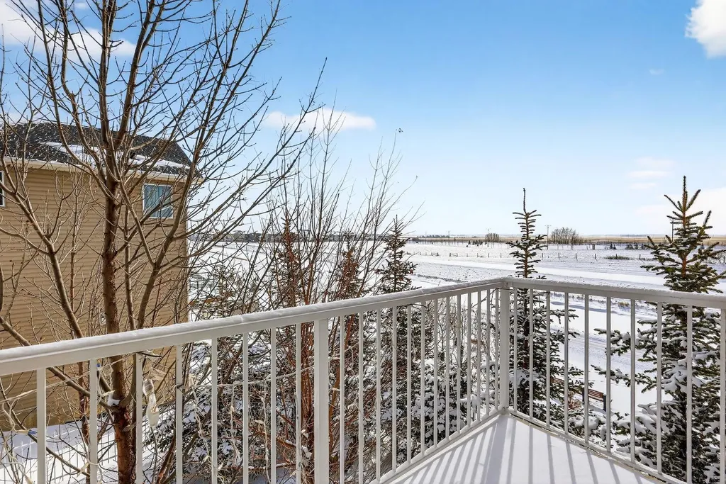 111 Rainbow Falls Gate Chestermere AB T1X 0Z5
