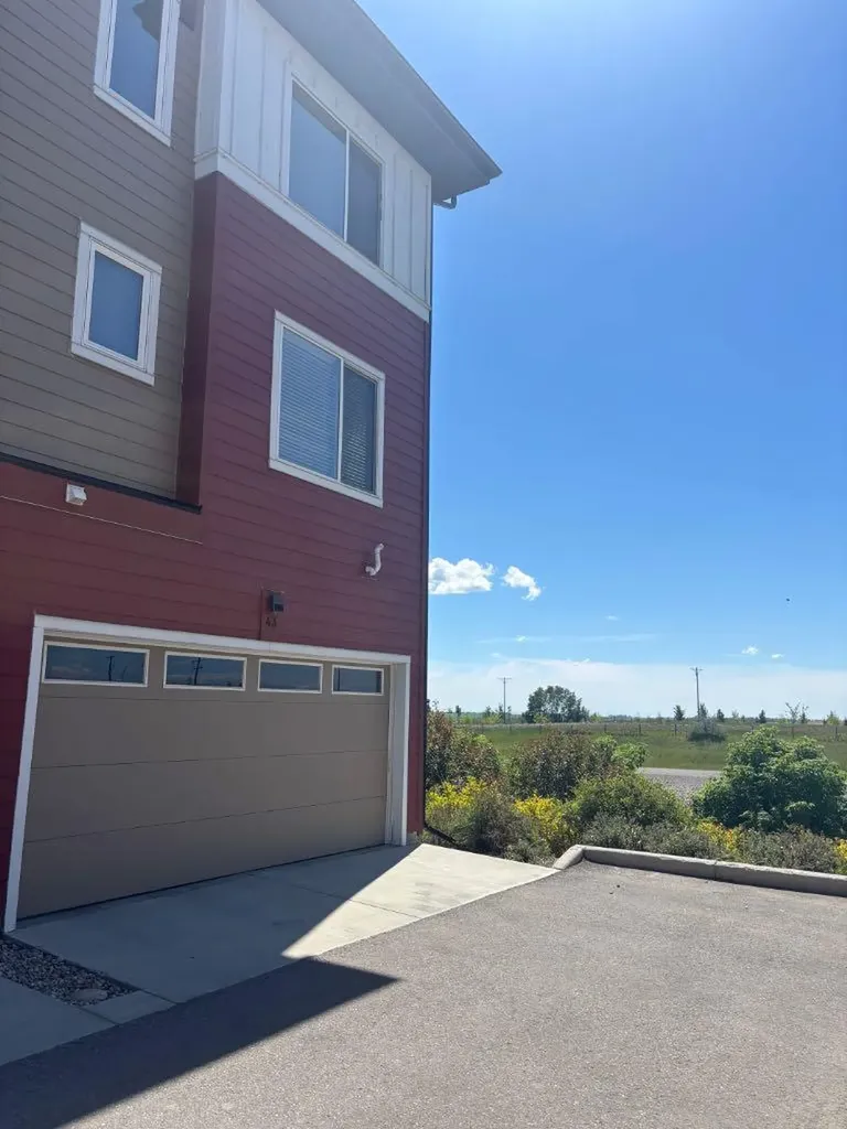 111 Rainbow Falls Gate Chestermere AB T1X 0Z5