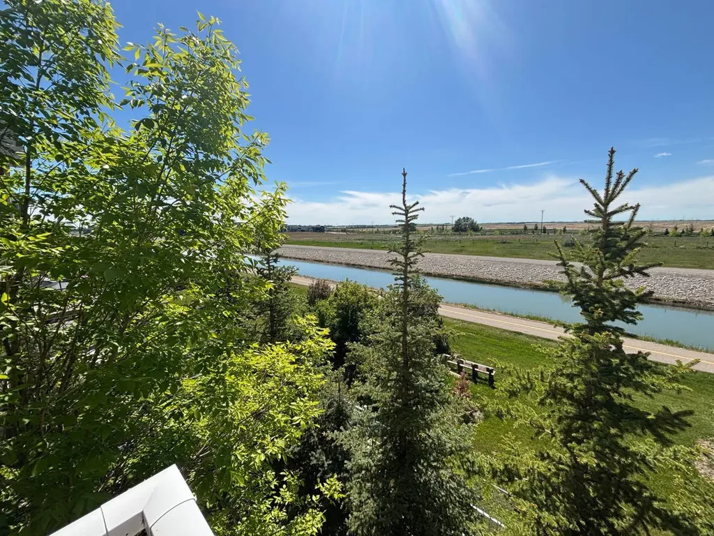 111 Rainbow Falls Gate Chestermere AB T1X 0Z5