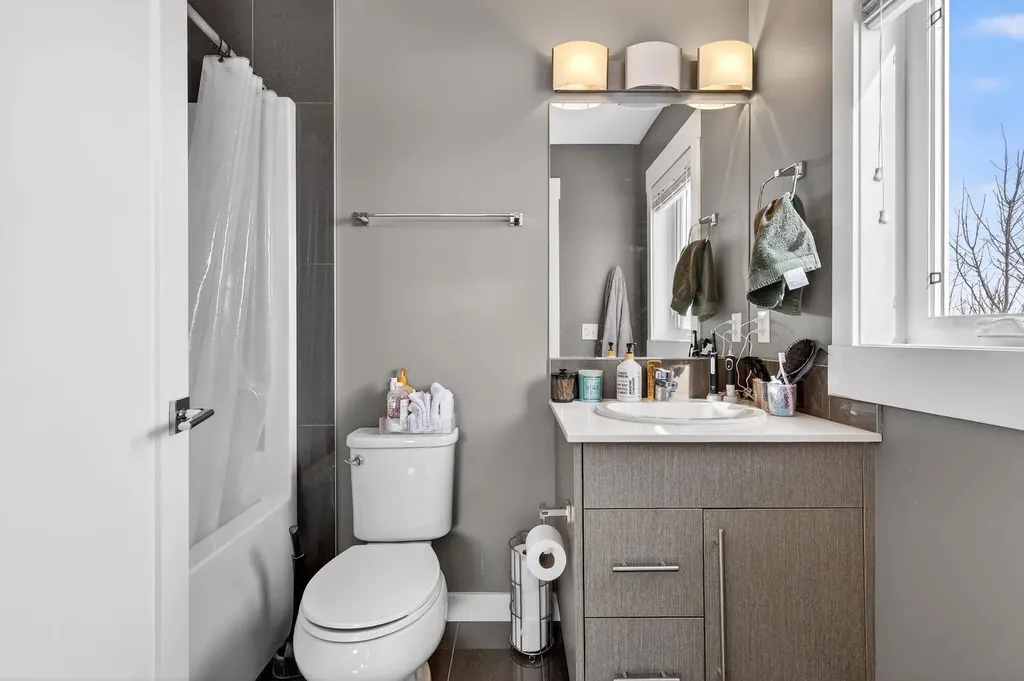 111 Rainbow Falls Gate Chestermere AB T1X 0Z5